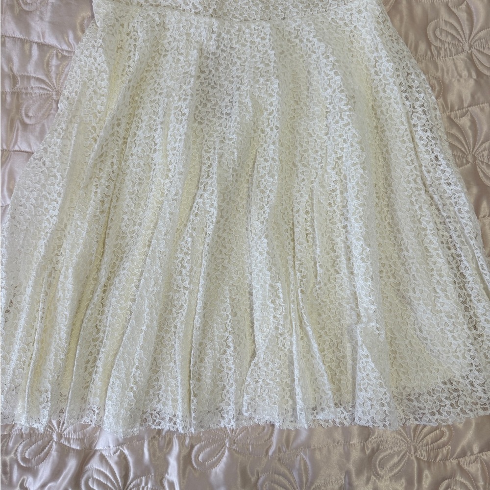 Chic Lace A-Line Skirt in Cream
